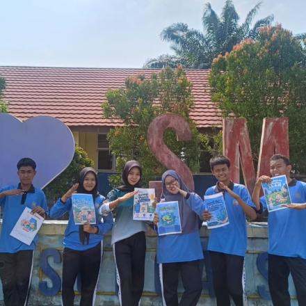 Menjaga Lingkungan Sekolah